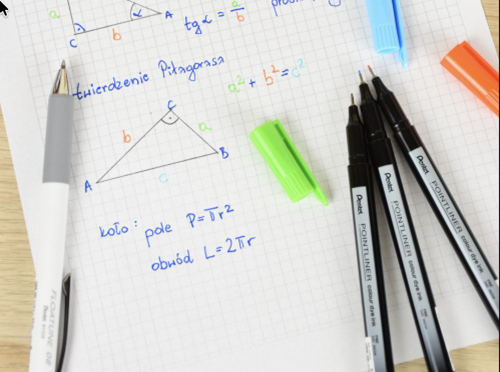 Foliopis Pentel NF450: Twój nowy kumpel do notatek w Chillout Roomie ARIOO